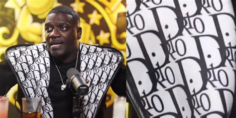 akon wearing fake dior|did Akon wear Dior jacket.